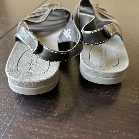 Cloudwalkers Aimee Black Strappy adjustable closed toe flat sandals - Picture 6 of 11